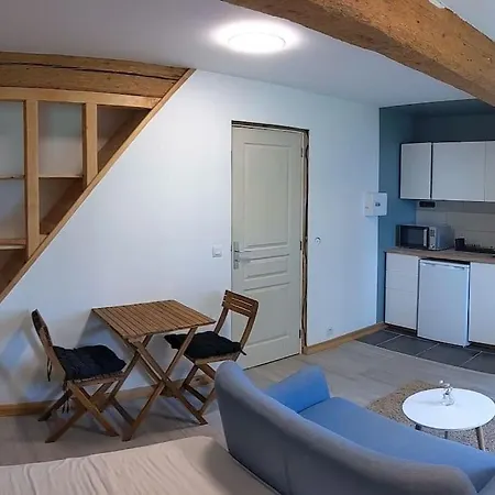 Dans Un Corps De Ferme Montaut (Ariege)